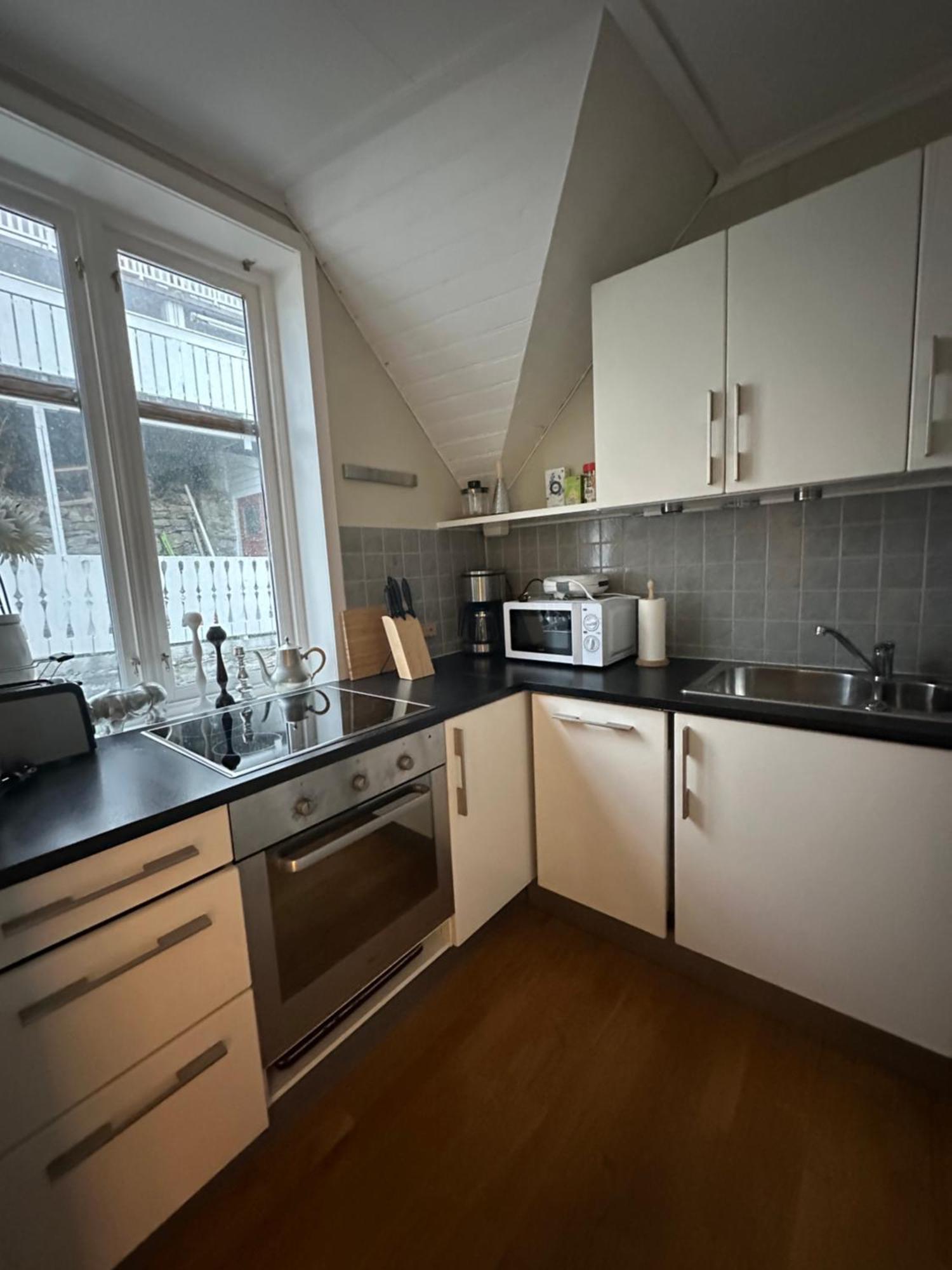 Historical House With View And Separate Entrance Appartement Ålesund