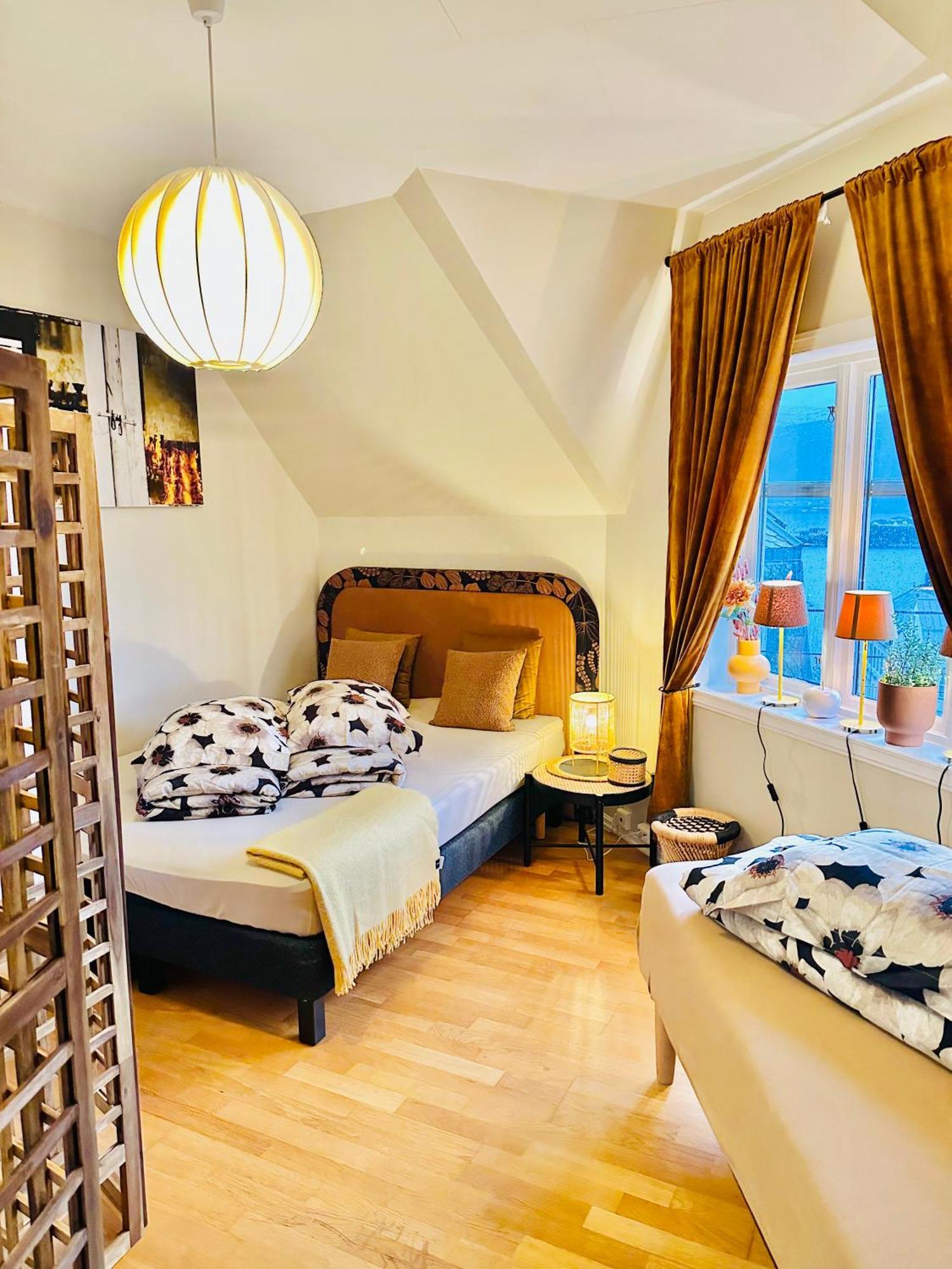 Historical House With View And Separate Entrance Appartement *
